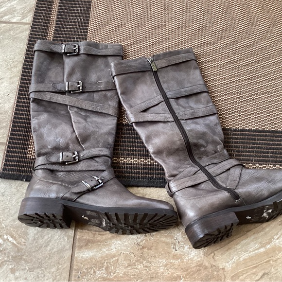 Michael Kors Lots of Ava knee high strap & Buckle boots size 9 Grey LEATHER - Picture 3 of 6